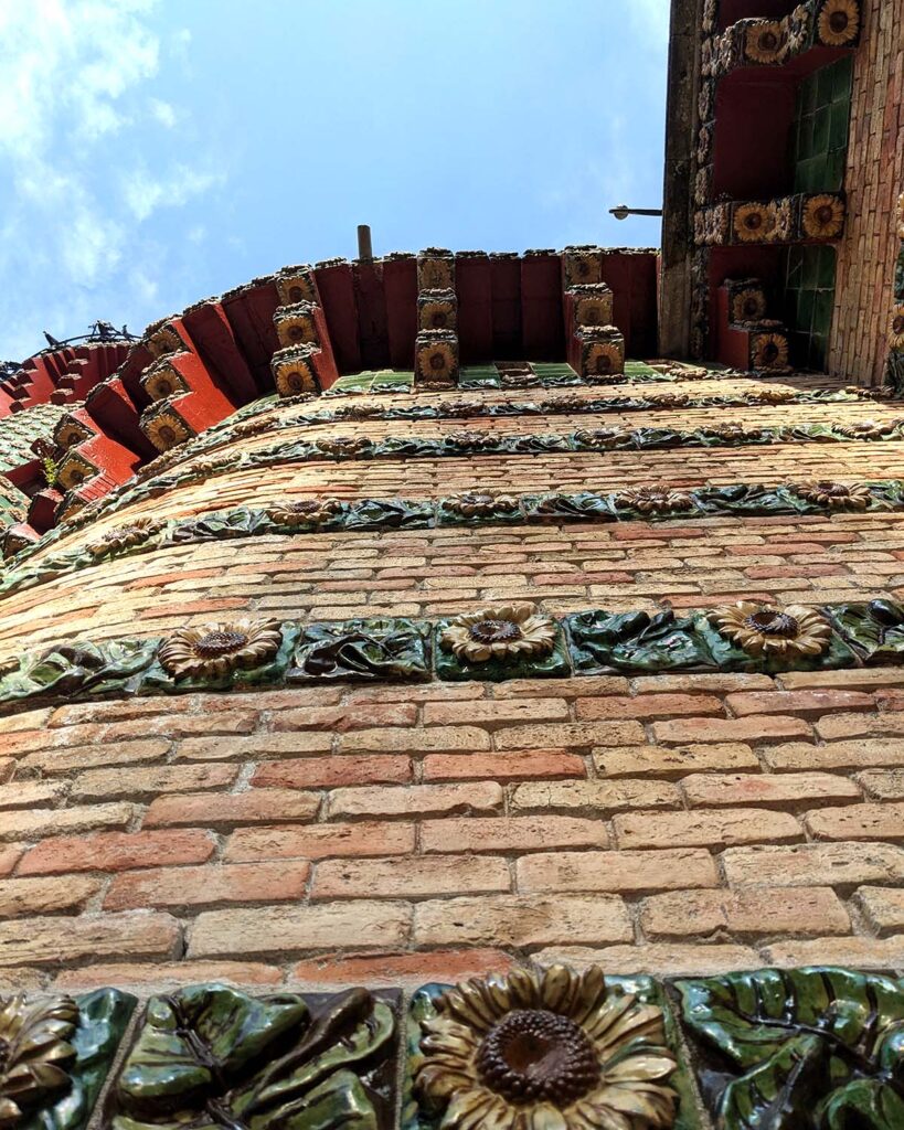 RETROPOT X EL CAPRICHO DE GAUDÍ EN COMILLAS, CANTABRIA