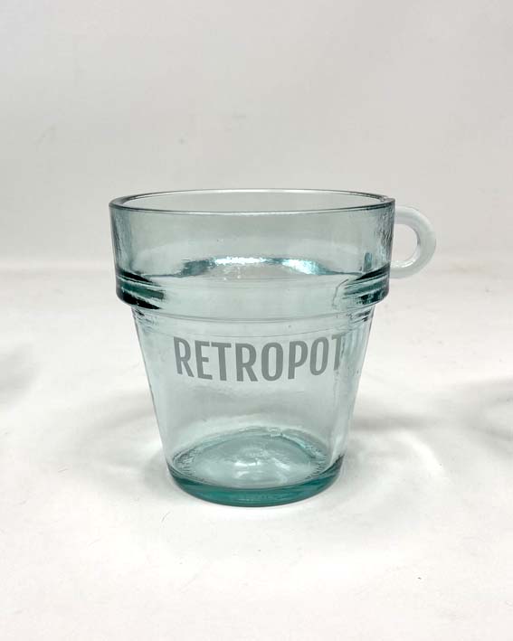 Taza mediana de vidrio reciclado. Made in Spain. 